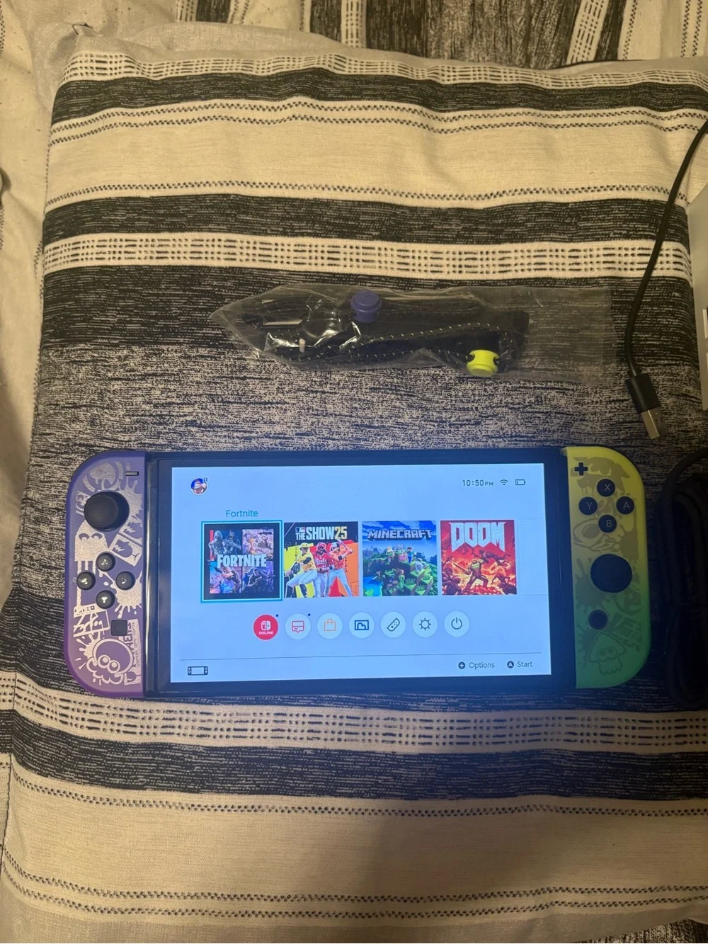 Nintendo Switch OLED Splatoon Edition - Neon Blue & Neon Green Joy-Con